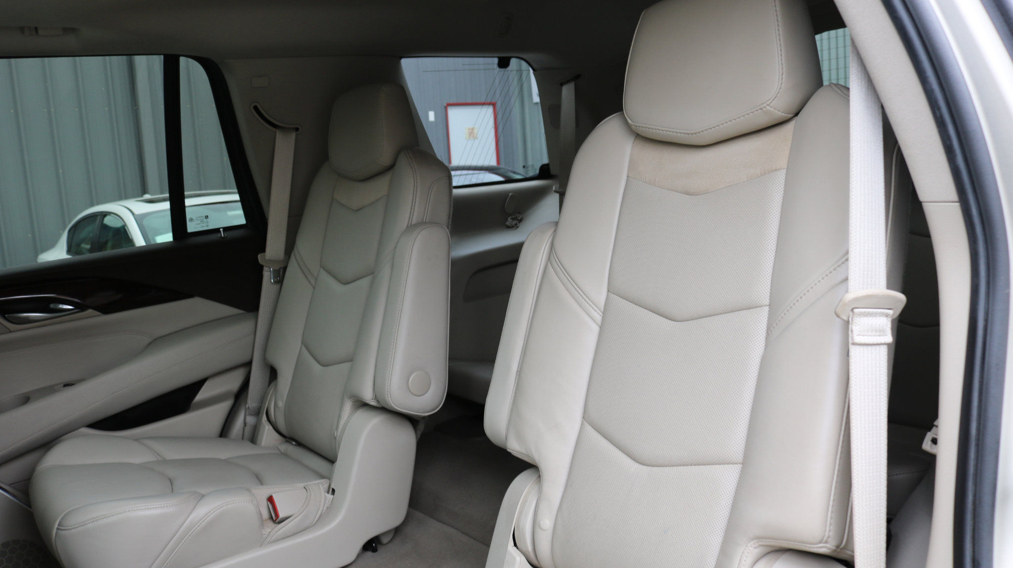 Used 2015 Cadillac Escalade Luxury image 19