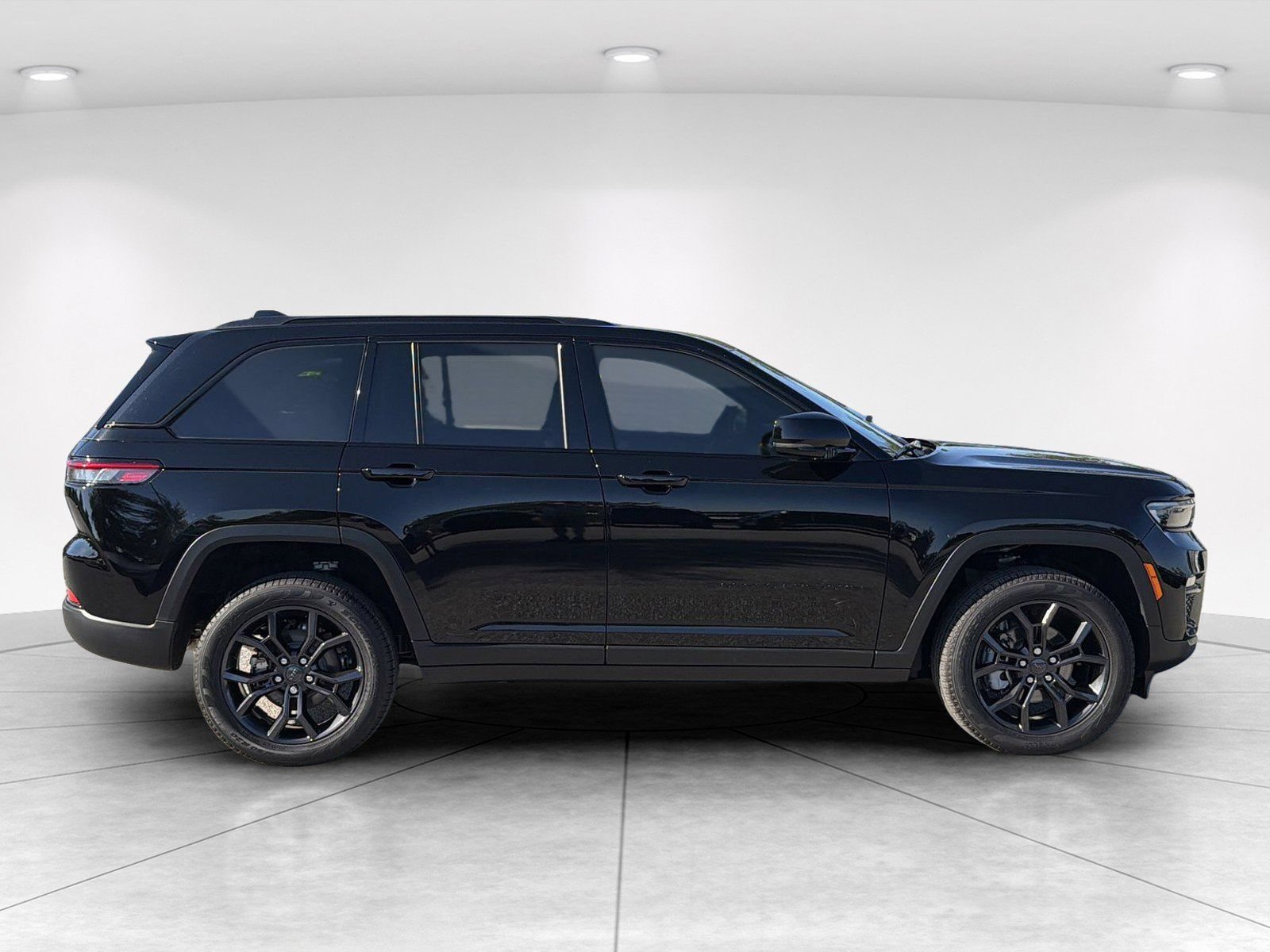 Used 2025 Jeep Grand Cherokee Limited AWD/4WD image 3