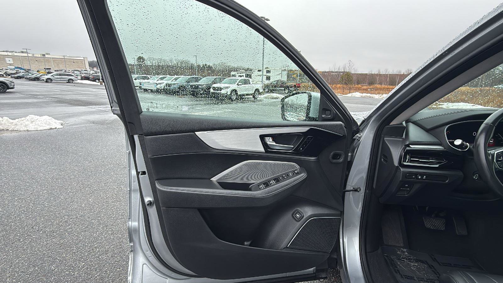 Used 2023 Acura MDX SH-AWD image 26