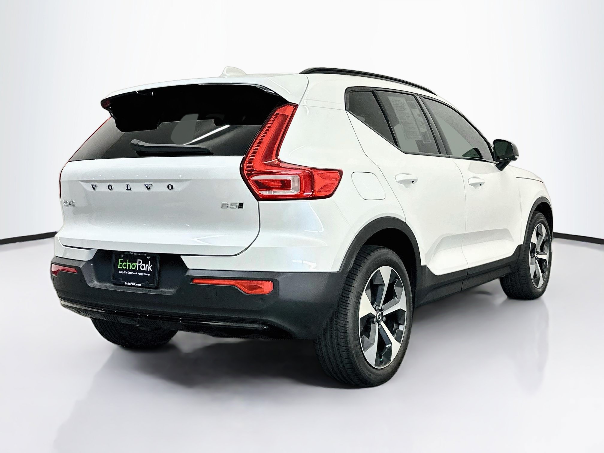 Used 2024 Volvo XC40 B5 Core w/ Protection Package Premier AWD/4WD image 9