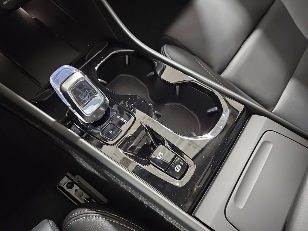 New 2026 Volvo XC40 B5 Ultra w/ Climate Package image 15