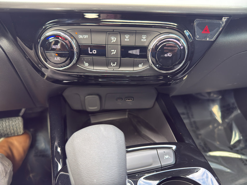 New 2026 Chevrolet Trax LT w/ Sunroof Package image 20