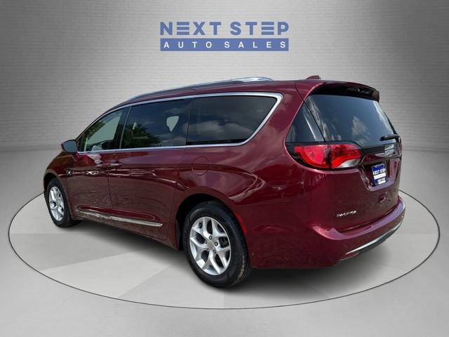 Used 2017 Chrysler Pacifica Touring-L Plus FWD image 5