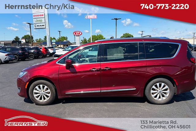 Used 2019 Chrysler Pacifica Touring-L FWD image 4