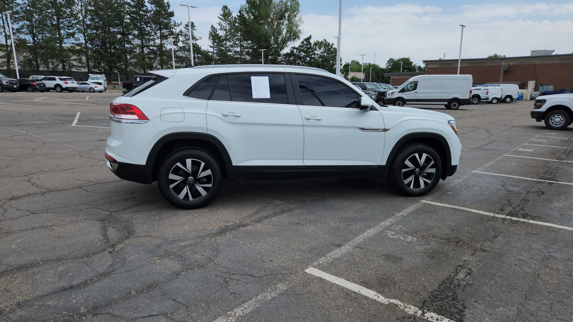 Used 2022 Volkswagen Atlas Cross Sport SE FWD image 12