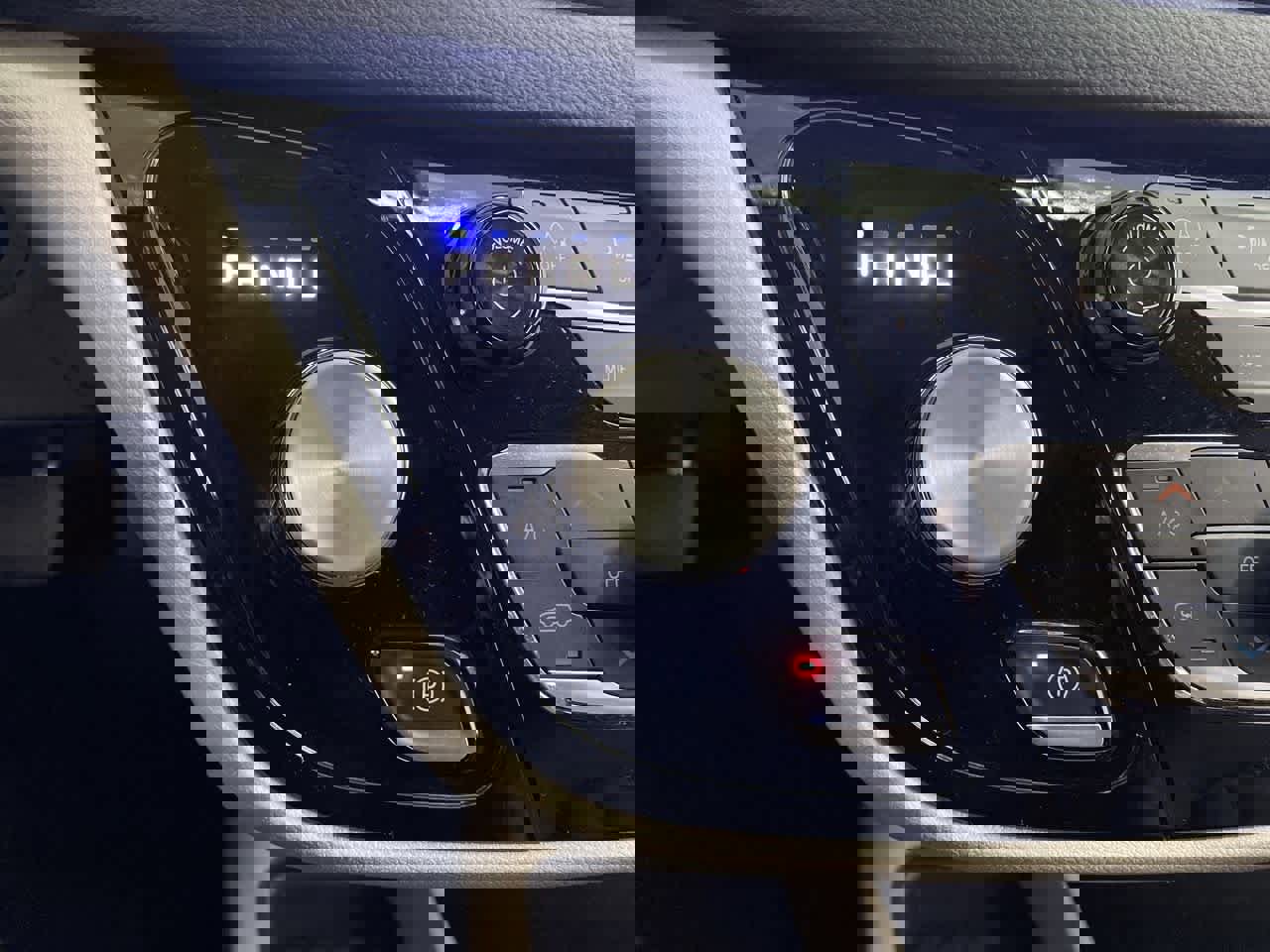 Used 2024 Chrysler Pacifica Touring-L image 26