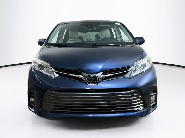 Used 2020 Toyota Sienna XLE AWD/4WD image 2