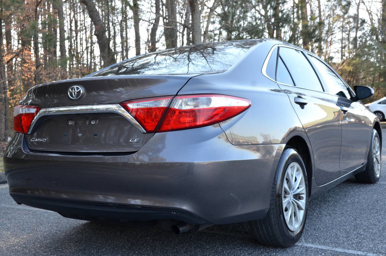 Used 2015 Toyota Camry LE image 5