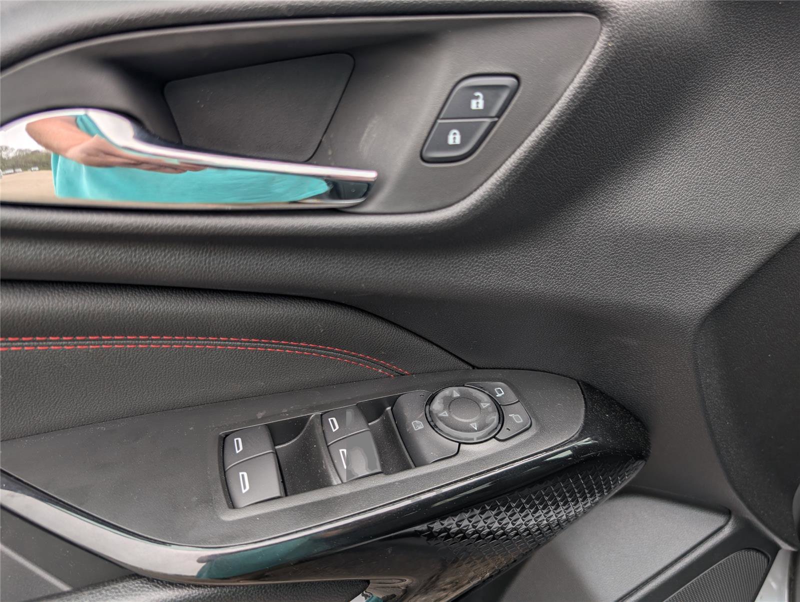 New 2026 Chevrolet Trax RS w/ Sunroof Package image 16