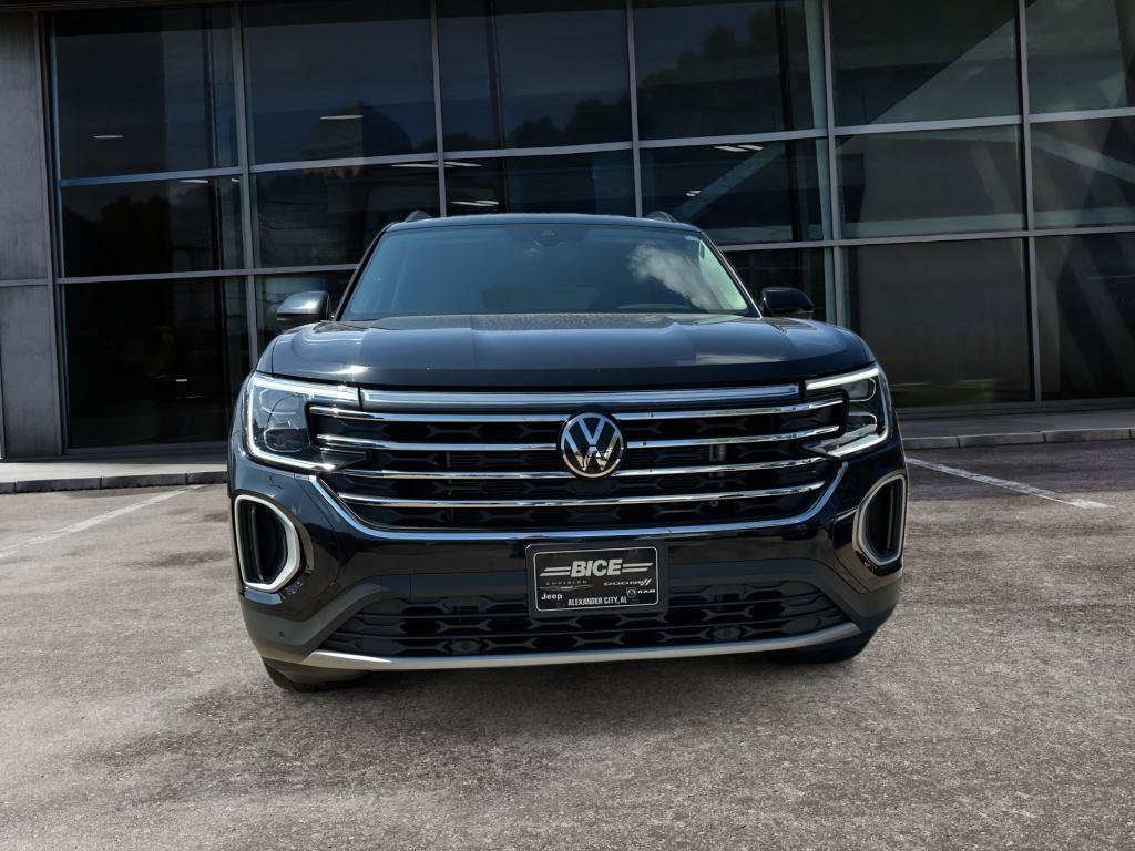 Used 2025 Volkswagen Atlas SE AWD/4WD image 2
