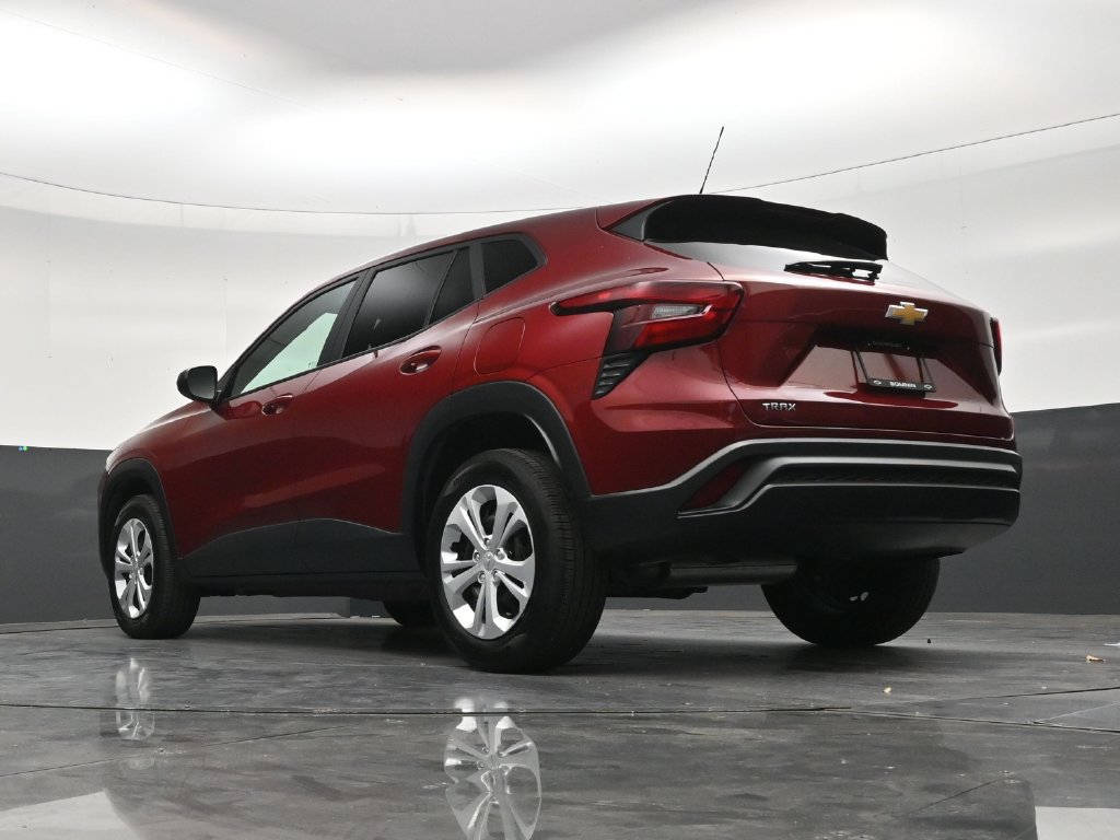 Used 2025 Chevrolet Trax LS FWD image 22