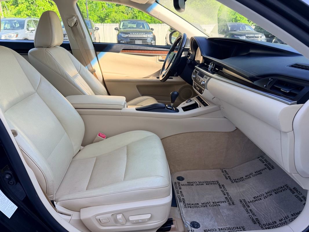 Used 2015 Lexus ES 350 w/ Luxury Package FWD image 16