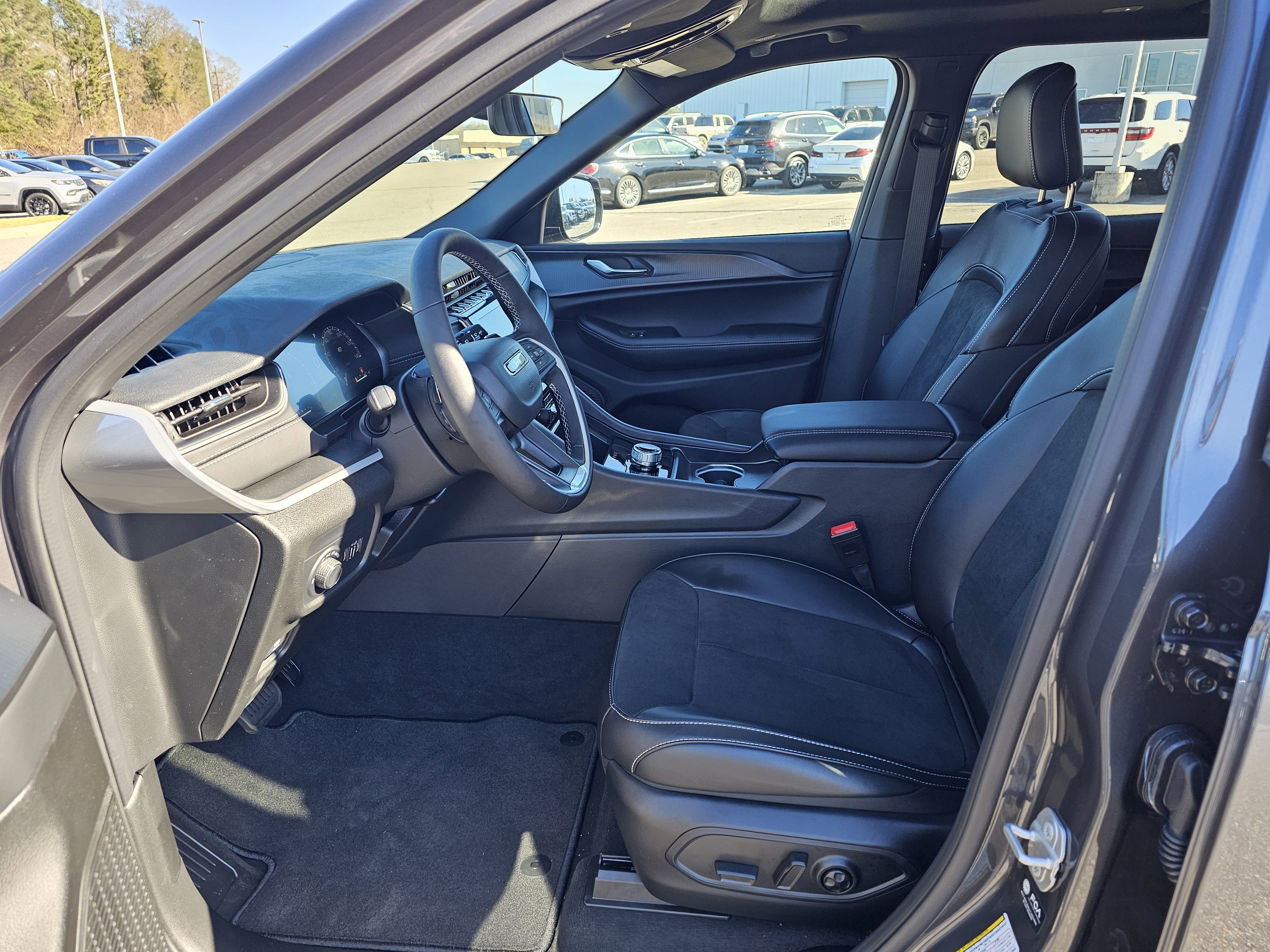 New 2025 Jeep Grand Cherokee L Altitude image 17