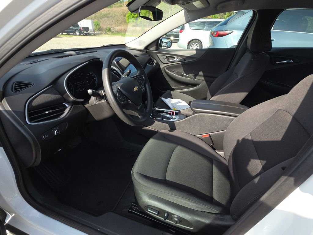 Used 2025 Chevrolet Malibu LT FWD image 8