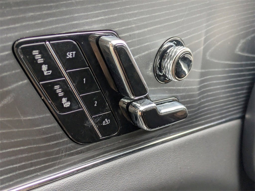 Used 2024 Cadillac Lyriq Luxury image 21