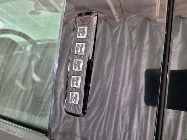 Used 2015 Ford F150 Lariat w/ Max Trailer Tow Package image 29