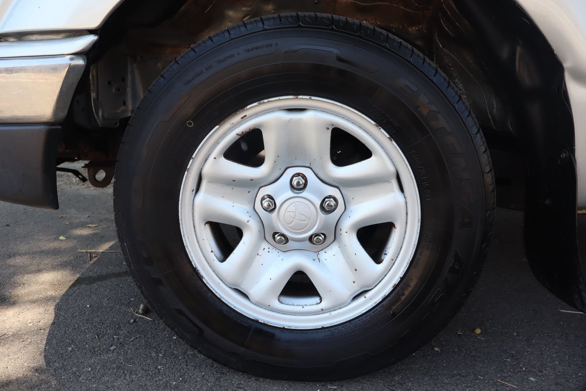 Used 2002 Toyota Tacoma 2WD Xtracab w/ SR5 Pkg w/ Chrome Pkg image 32