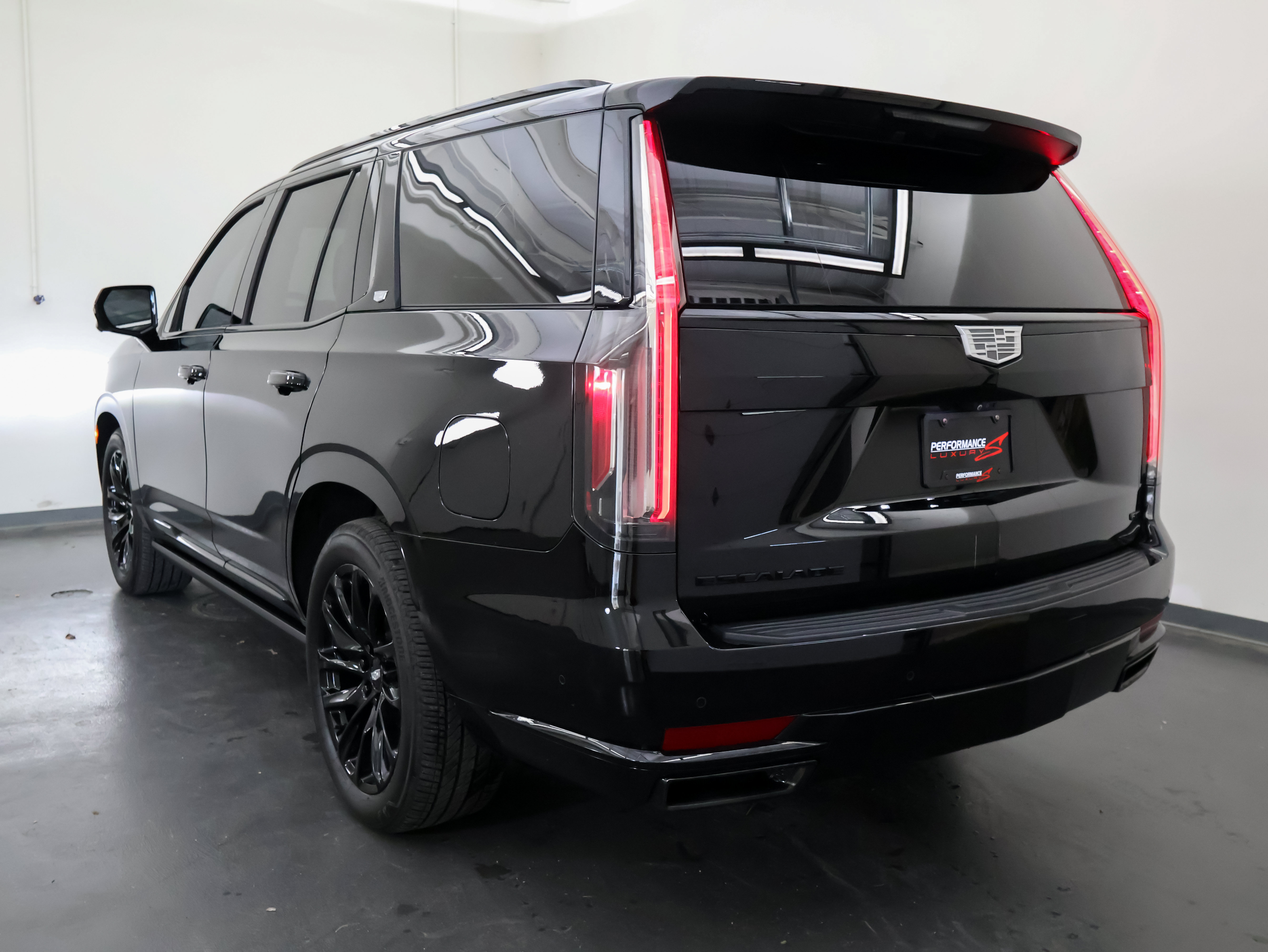 Used 2022 Cadillac Escalade Sport Platinum w/ LPO, ONYX Package AWD/4WD image 5