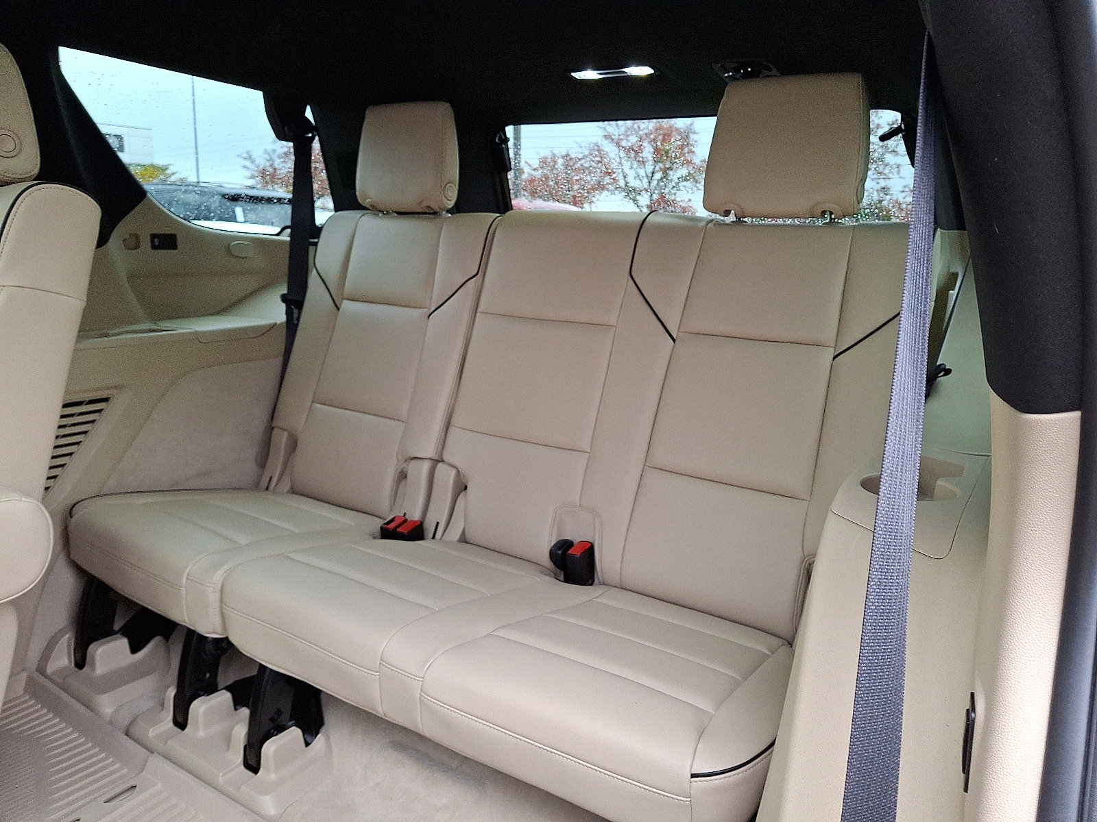 Used 2021 Cadillac Escalade Premium Luxury w/ LPO, Illumination Package image 10