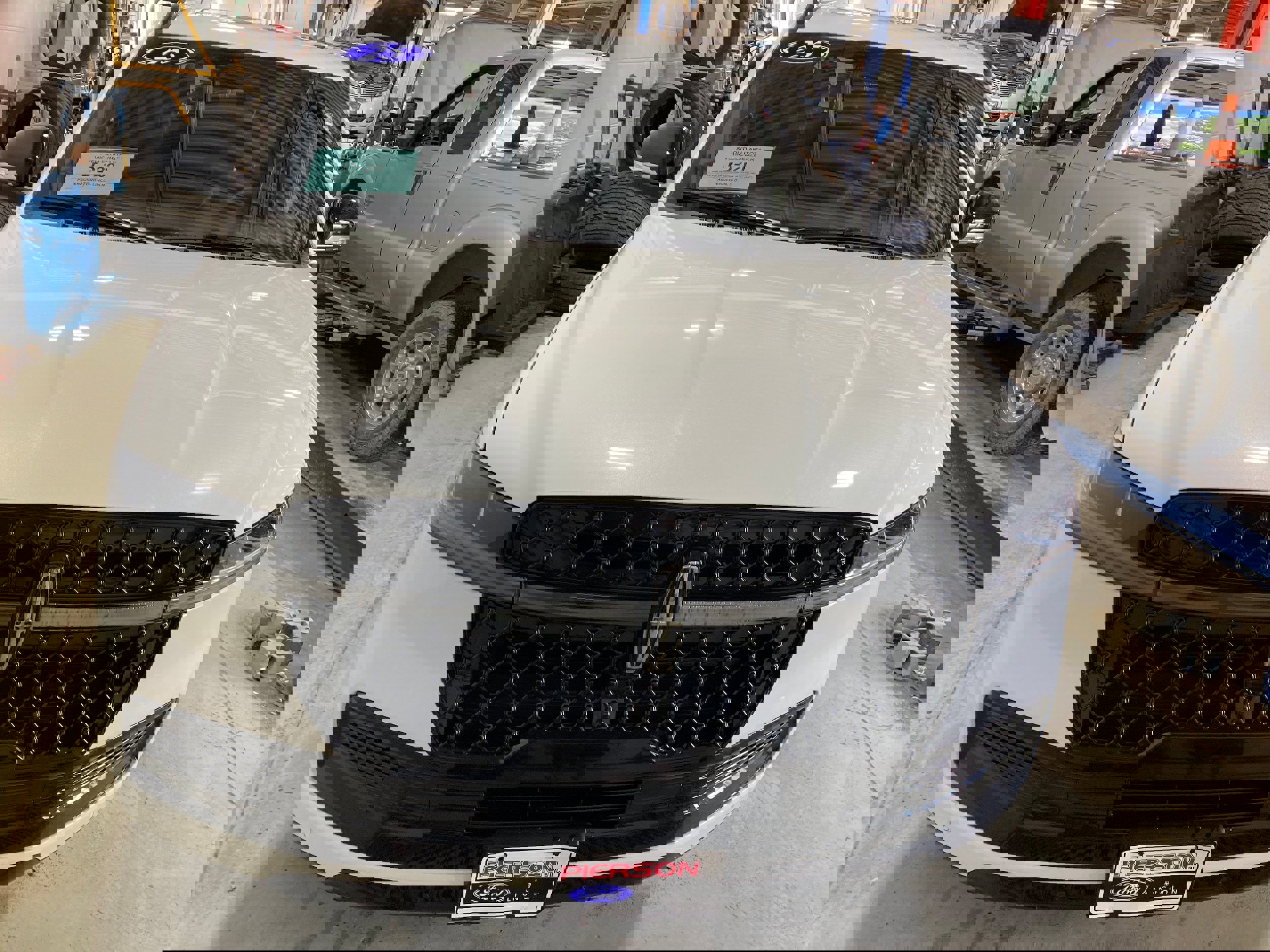 Used 2025 Lincoln Navigator L Reserve w/ Jet Appearance Package image 2