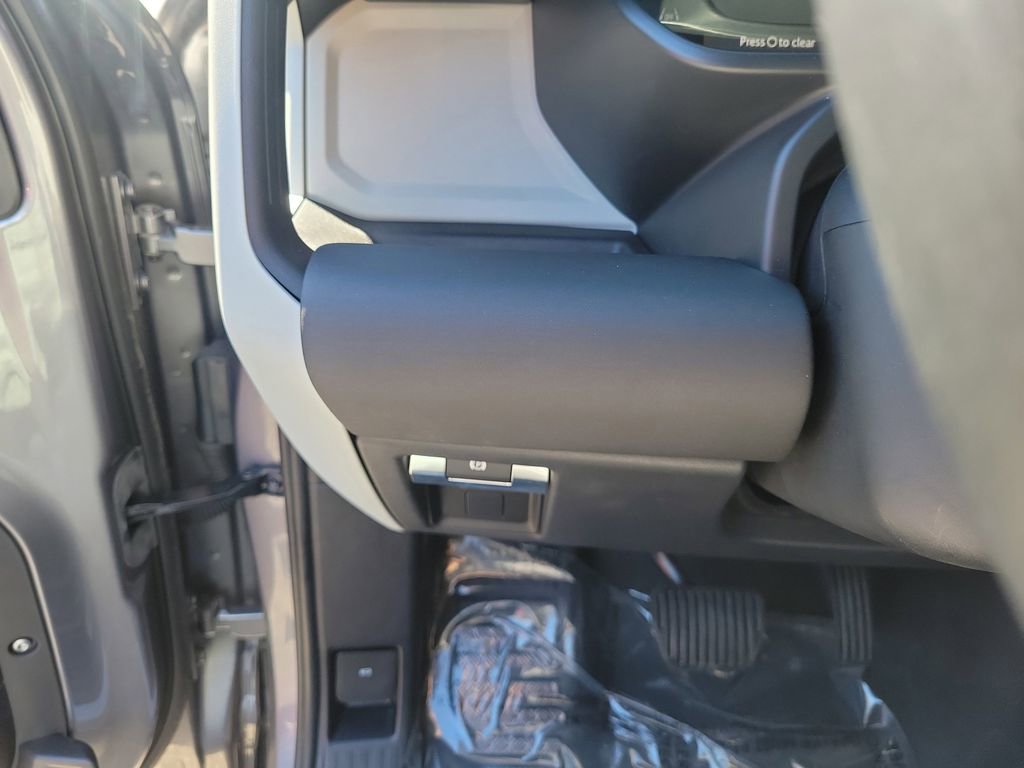 Used 2024 Land Rover Defender 110 X-Dynamic SE image 31