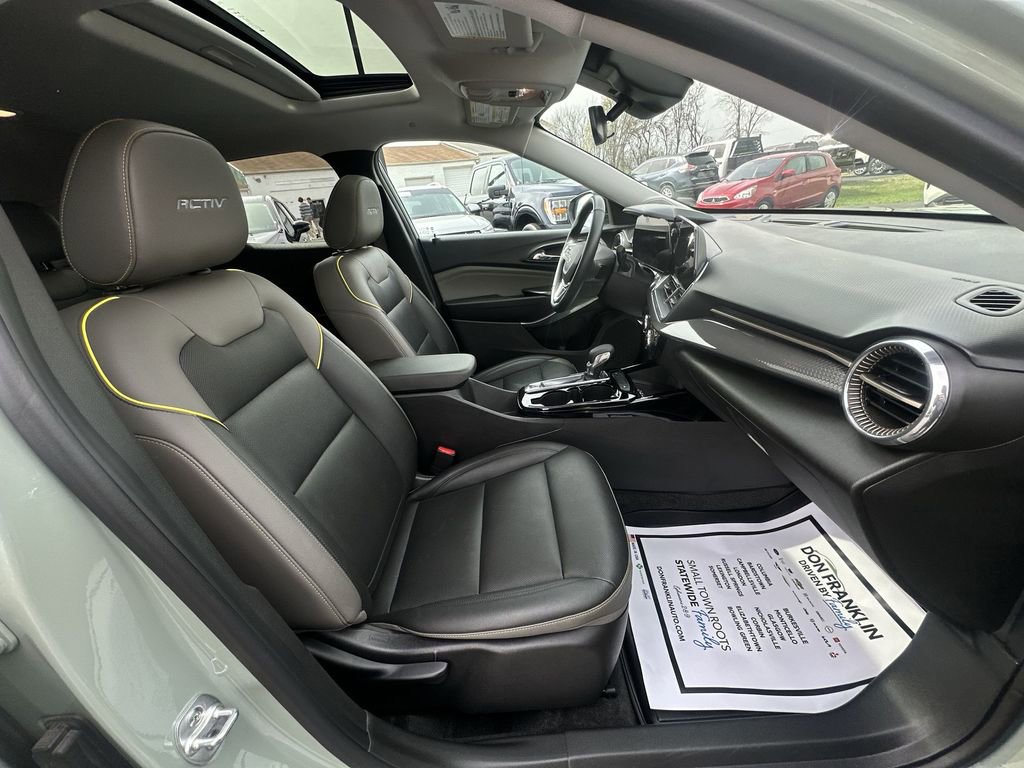 Used 2025 Chevrolet Trax ACTIV w/ Sunroof Package FWD image 24