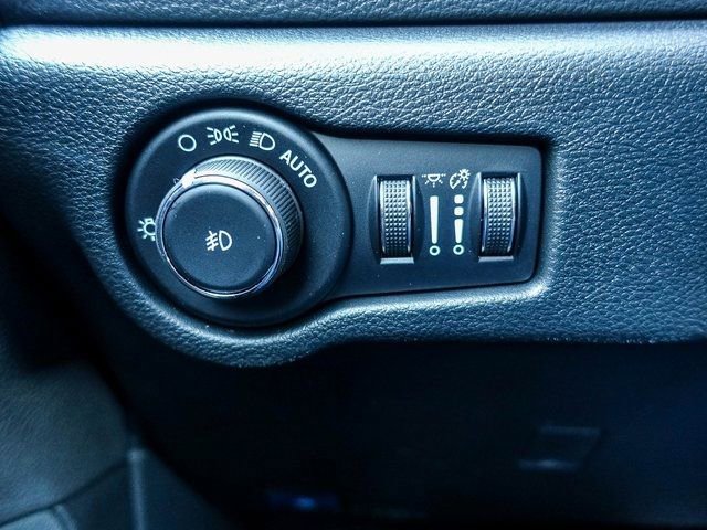 New 2026 Chrysler Pacifica Select image 10