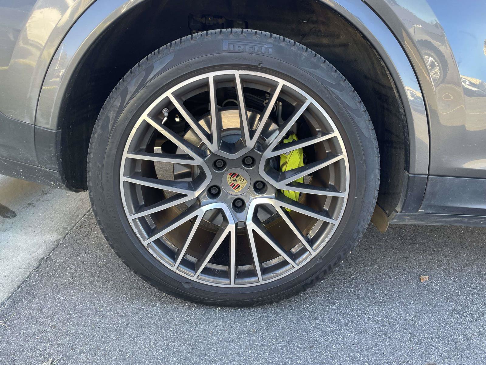 Used 2022 Porsche Cayenne E-Hybrid Coupe AWD/4WD image 5