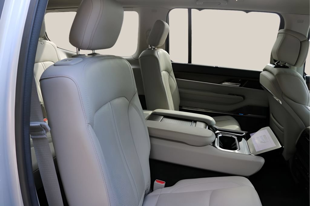 Used 2022 Jeep Grand Wagoneer Series I AWD/4WD image 21