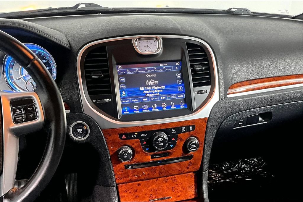 Used 2014 Chrysler 300 w/ Driver Convenience Group RWD image 6