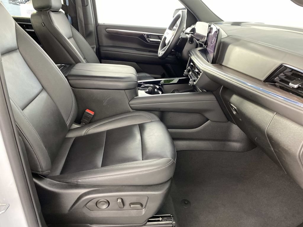 Used 2025 Chevrolet Tahoe LT AWD/4WD image 11