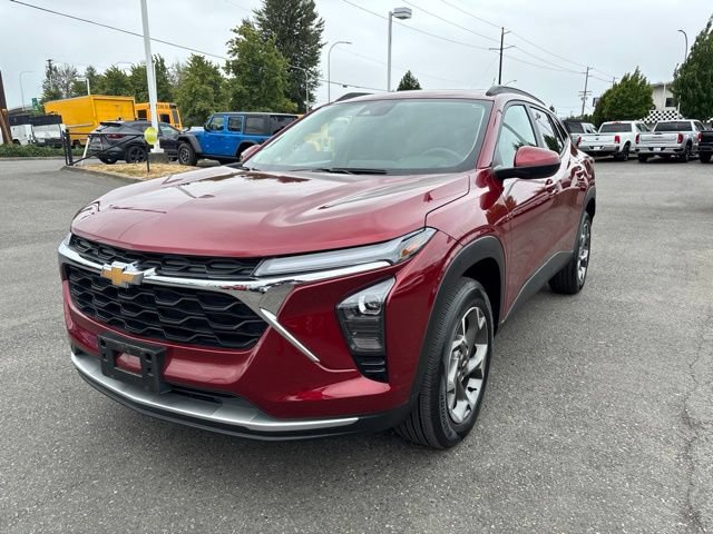 Used 2025 Chevrolet Trax LT w/ Sunroof Package FWD video 1