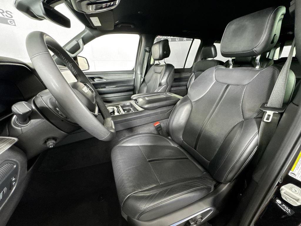 Used 2024 Jeep Wagoneer L Series II w/ Flexible Seating Group RWD image 22