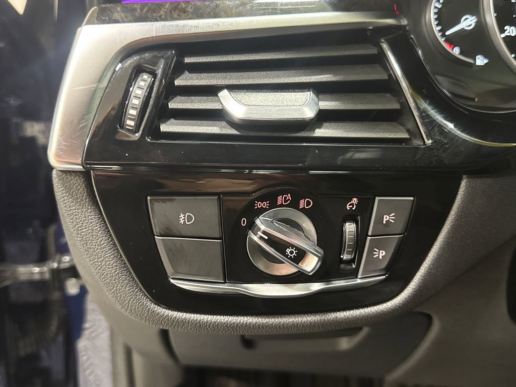 Used 2018 BMW 540i xDrive image 29