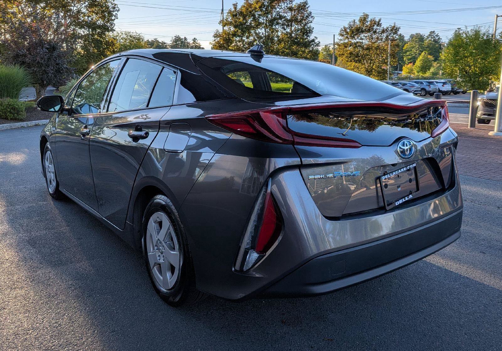 Used 2018 Toyota Prius Prime Premium FWD image 8