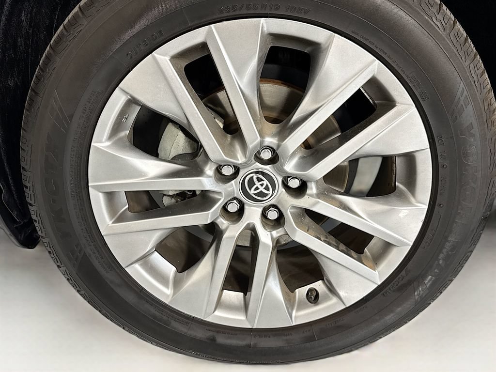 Used 2023 Toyota RAV4 XLE Premium FWD image 30