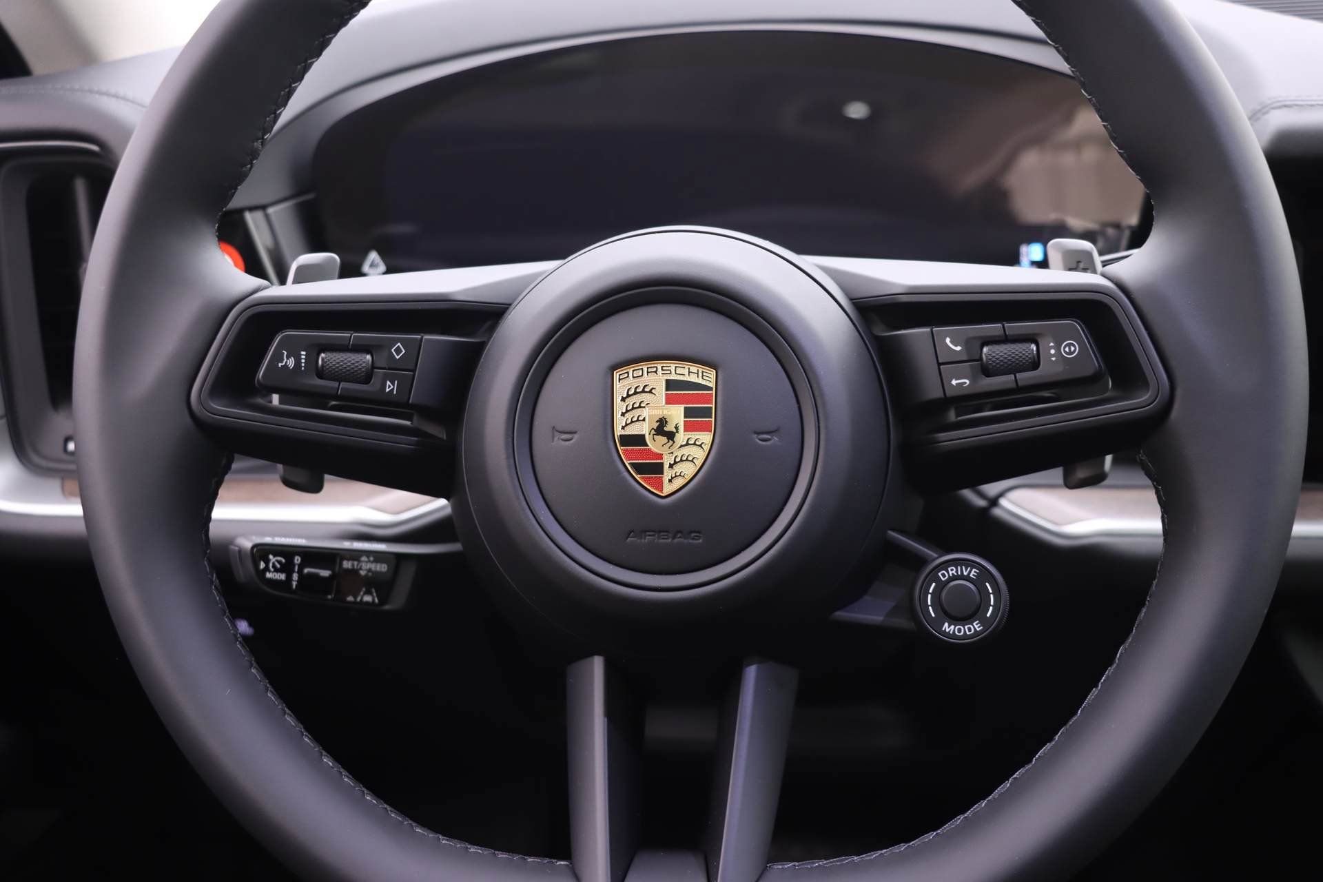 Used 2024 Porsche Cayenne Coupe image 23