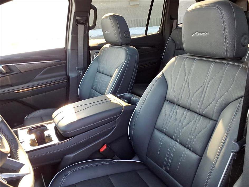 Used 2025 Buick Enclave Avenir w/ Super Cruise Package image 18