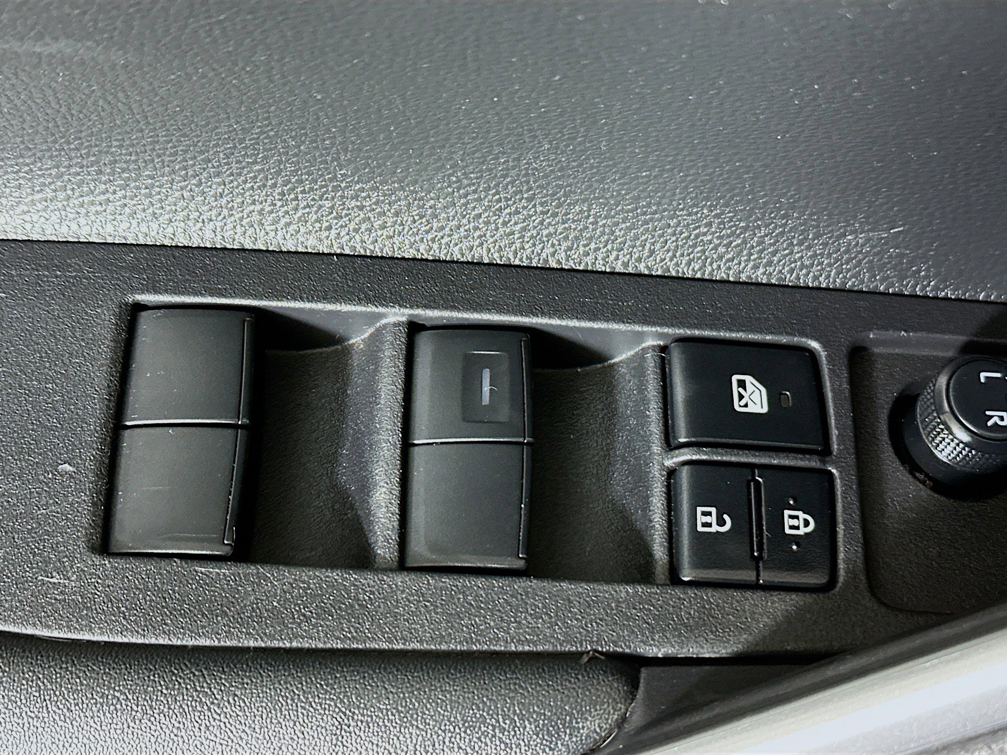 Used 2024 Toyota Corolla Cross LE w/ Moonroof Package image 14