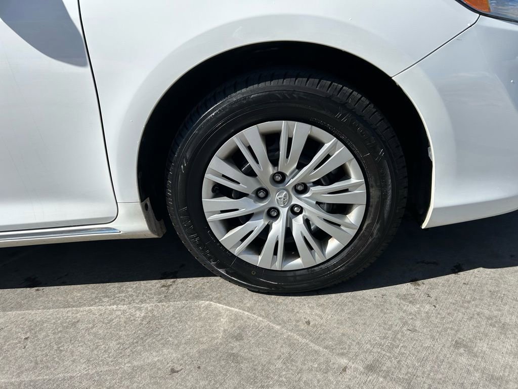 Used 2014 Toyota Camry LE image 31