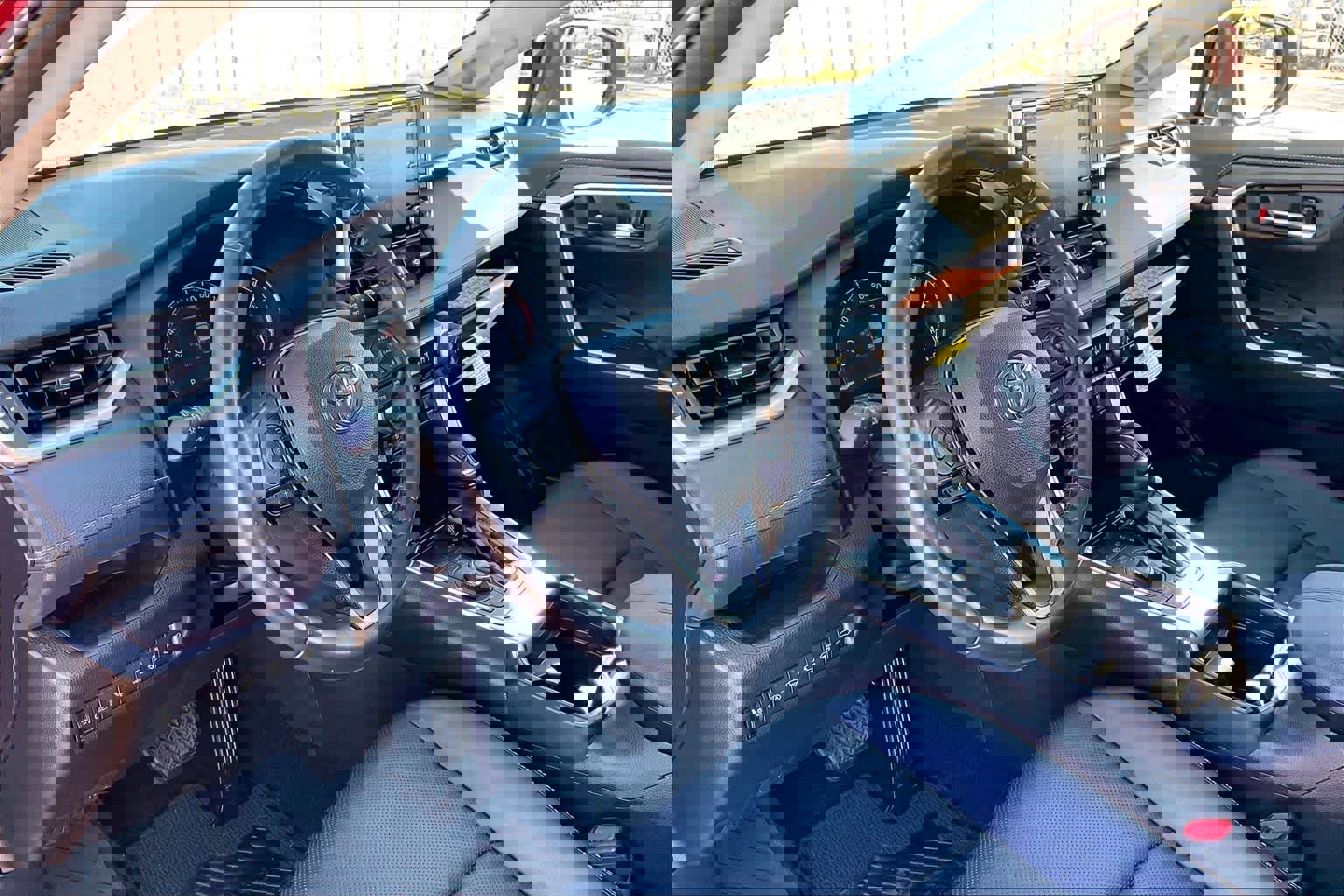 Used 2021 Toyota RAV4 Limited image 18