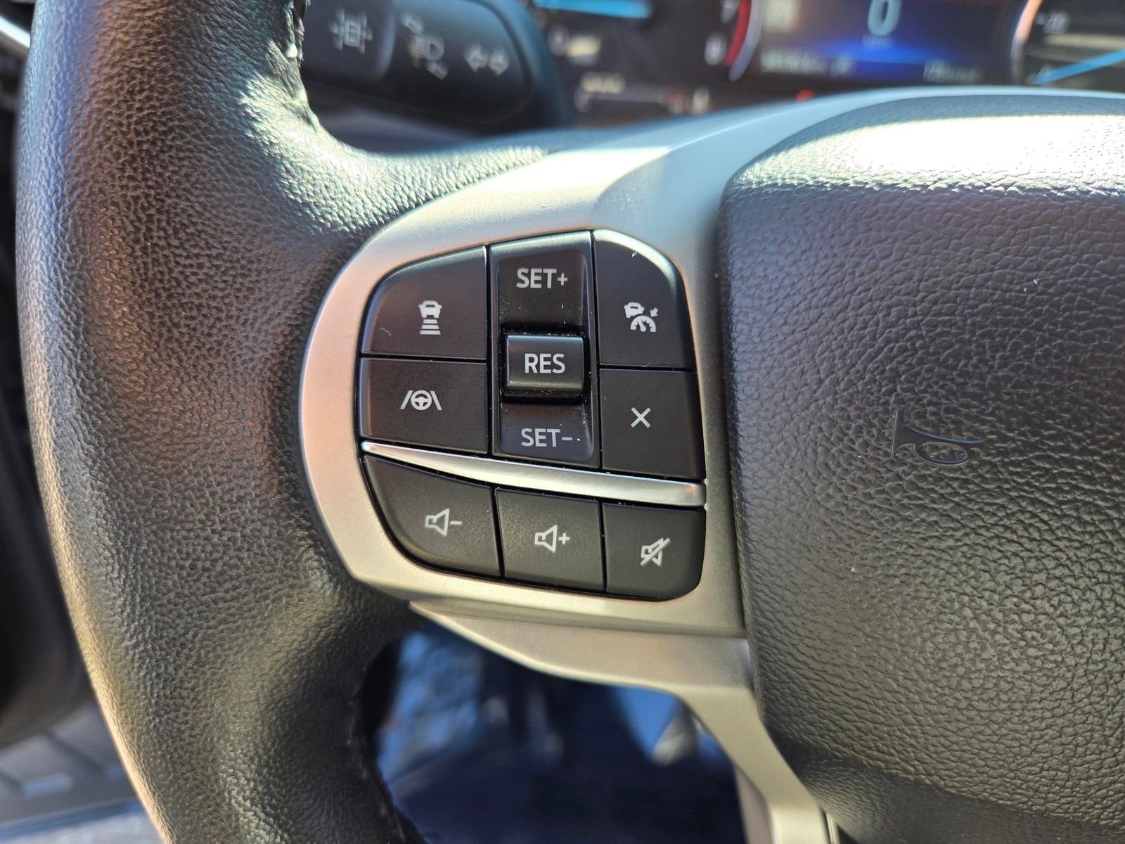 Used 2024 Ford Explorer Limited image 16