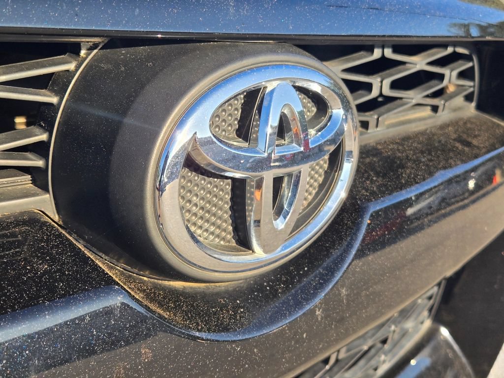 Used 2018 Toyota 4Runner SR5 AWD/4WD image 5