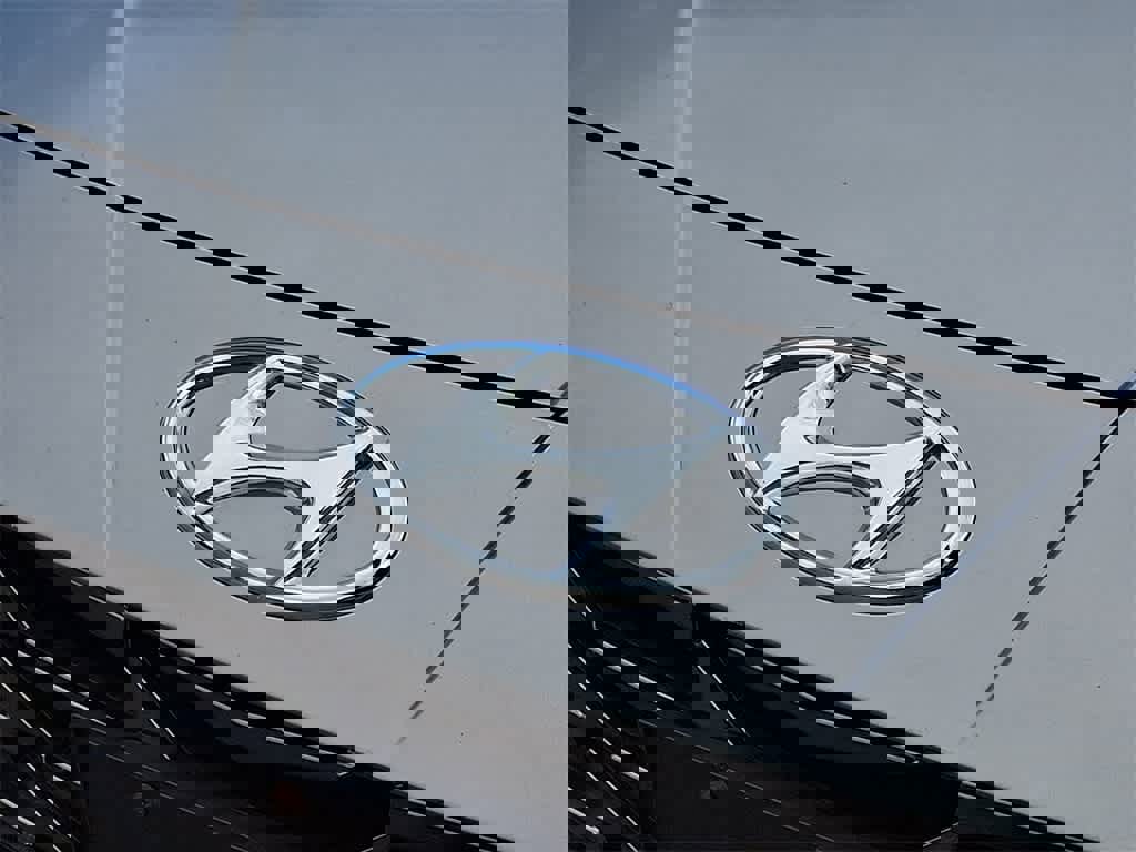 Used 2023 Hyundai Elantra Limited w/ Preferred Accessory Package image 32