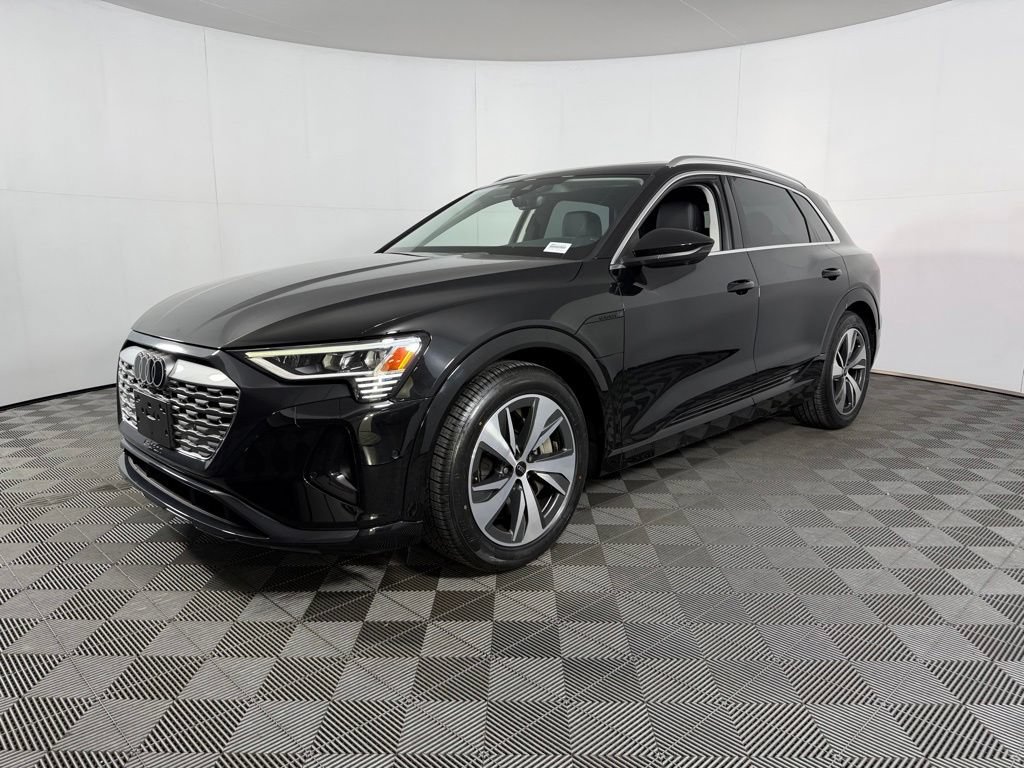 Used 2024 Audi Q8 e-tron Premium Plus w/ Premium Plus Package AWD/4WD image 3