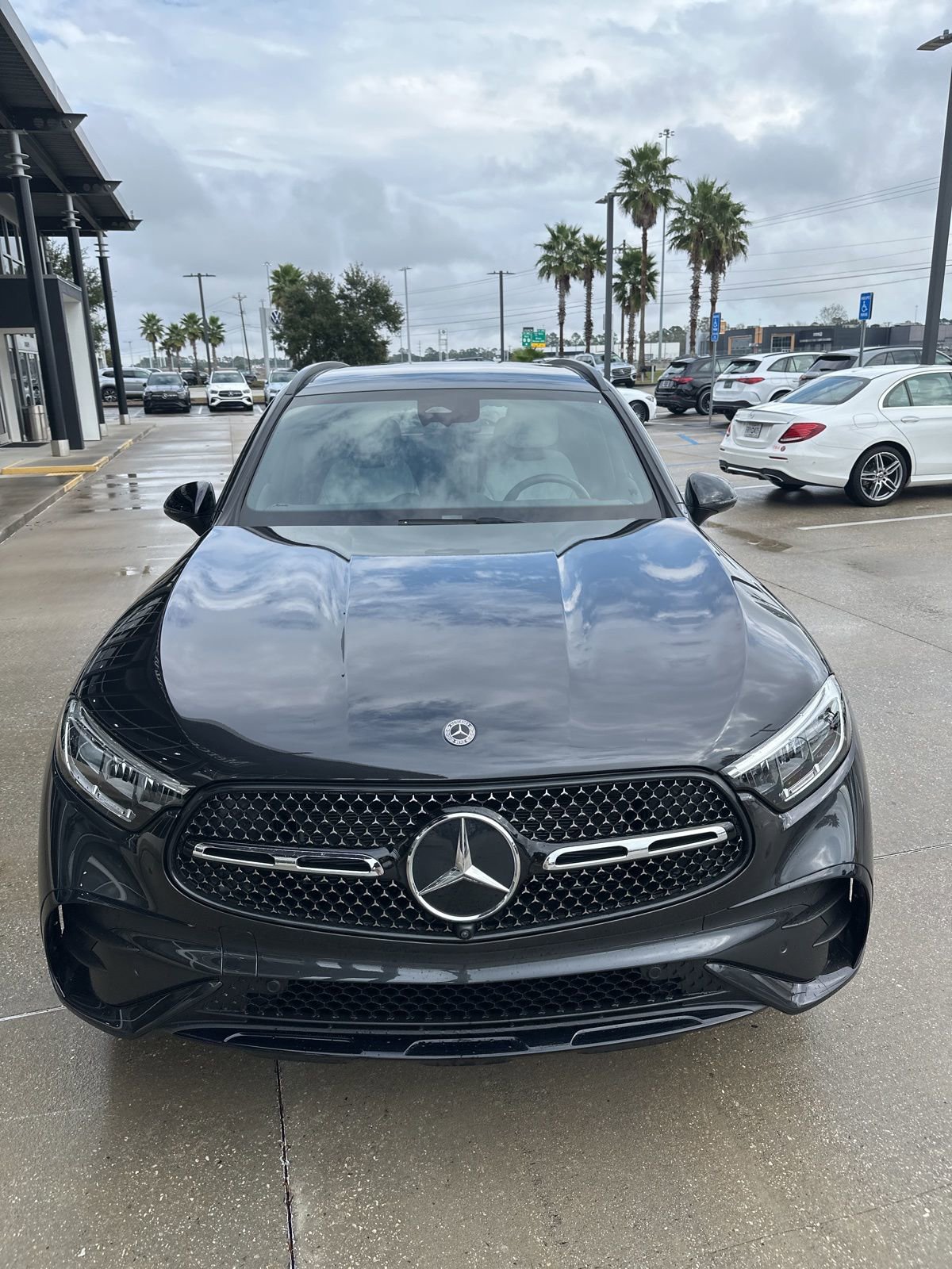 Used 2025 Mercedes-Benz GLC 300 4MATIC image 3