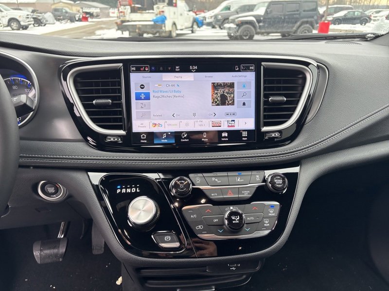 New 2026 Chrysler Pacifica Select w/ S Appearance Package image 29