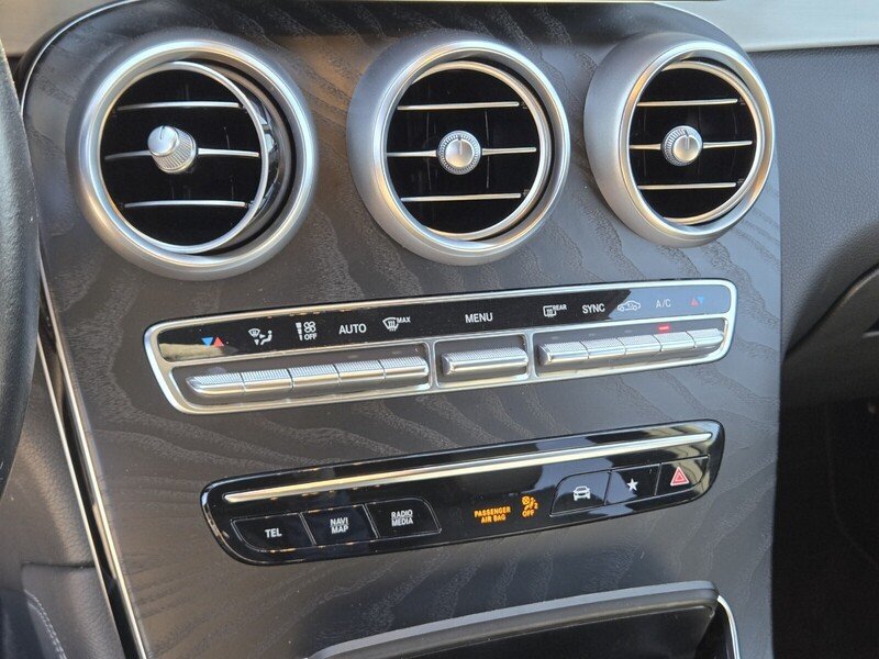 Used 2021 Mercedes-Benz GLC 300 w/ Multimedia Package image 22