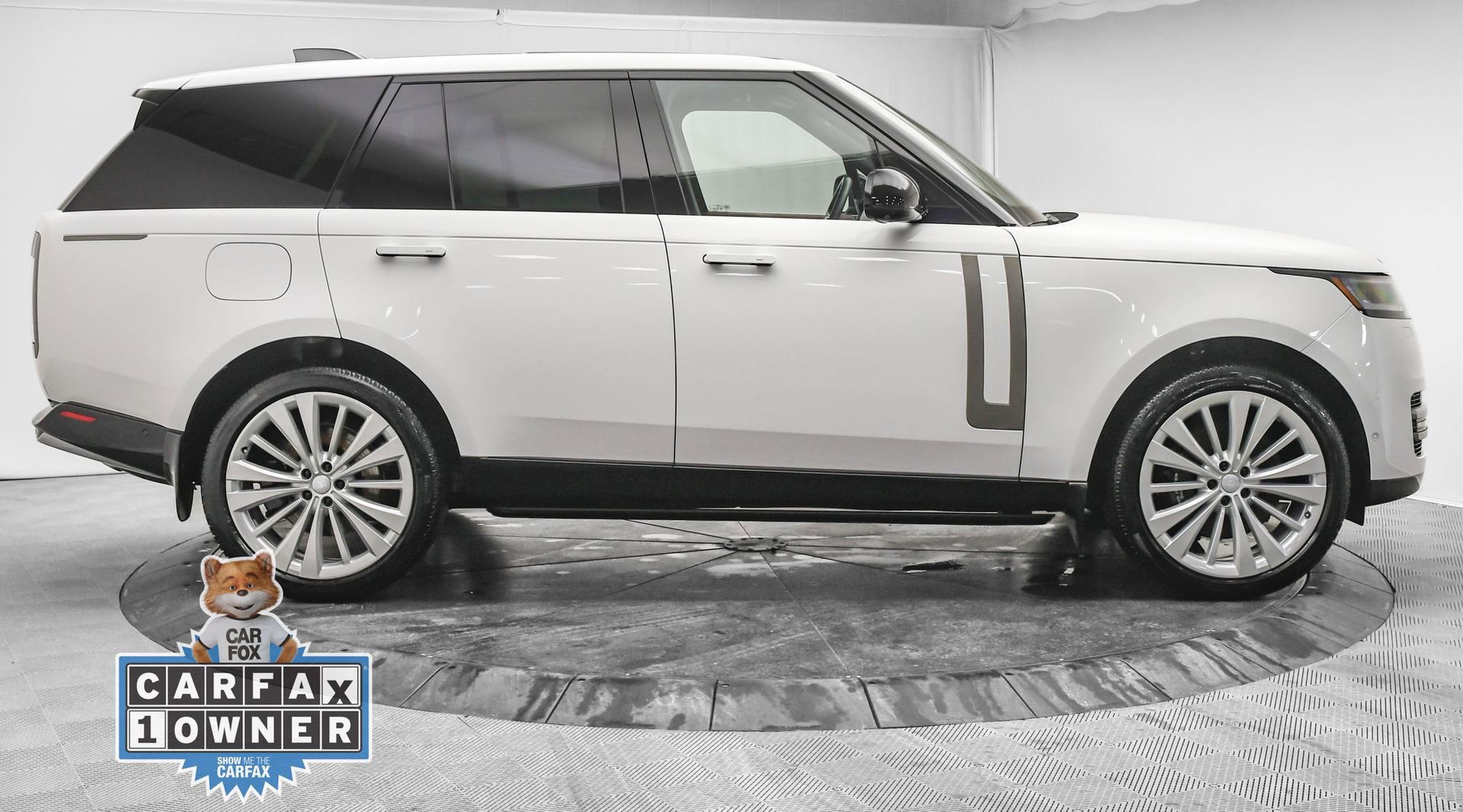 Used 2025 Land Rover Range Rover SE AWD/4WD image 11