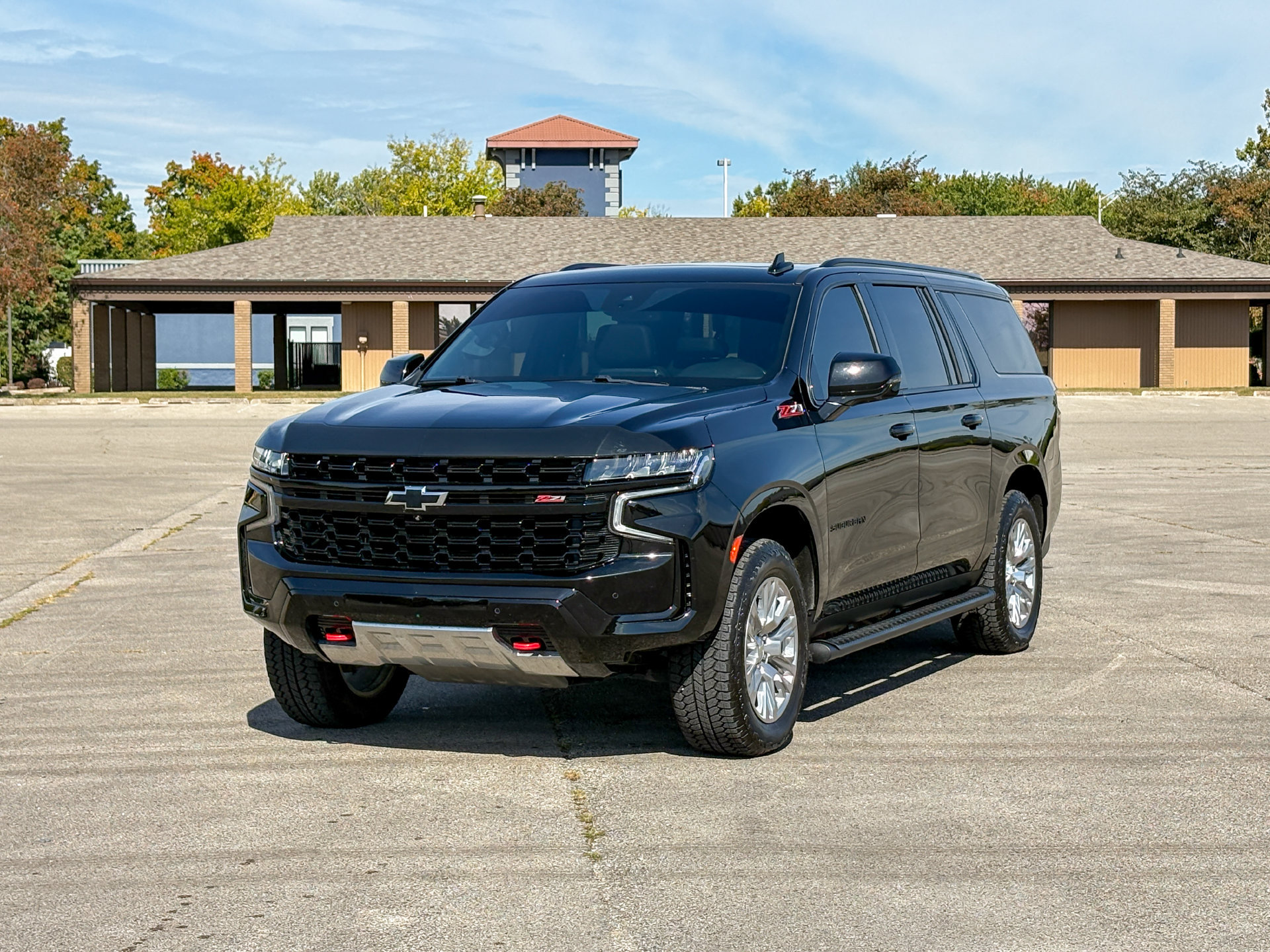 Used 2023 Chevrolet Suburban Z71 w/ Z71 Off-Road Package AWD/4WD image 4